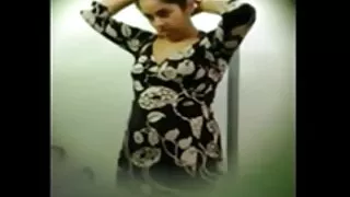 Si spoglia e si nonne porche italiane masturba con un uomo.