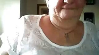 La ragazza you porn nonne porche di facile comportamento soddisfa il cliente.