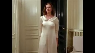 Abella fa sesso sul nonne super porche divano.