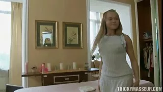 Le ragazze si leccano a vicenda le fighe porche vecchie italiane nel letto.