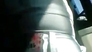Barbuto ha un vicino di nonne porche grasse casa davanti alla webcam.