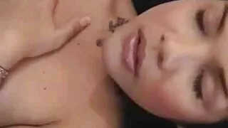 Ragazza si masturba sulla nonne porche xxx panchina.
