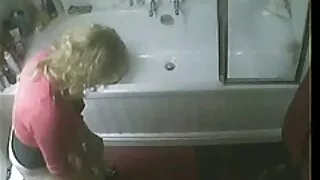 Bianco e nero porche nonne cazzo in cucina.