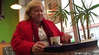 Il duo di Audrey Madison e Jasmine Daze ha svuotato le palle porno nonne porche del ragazzo.