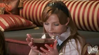 Bobbi Dylan fa un pompino a un piccolo cazzo. video porno nonne porche