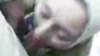 Sonechka xxx nonne porche gioca con il cazzo di un negro.