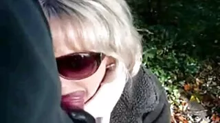 Lana dà il marito anale porche nonne e succhia il cazzo.