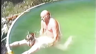 Miope fa un porno nonne porche pompino a un collega. Sperma sui suoi occhiali.