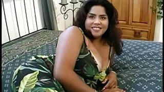 Yasmina Ali fa sesso con un amico sul letto dei genitori. grasse vecchie porche