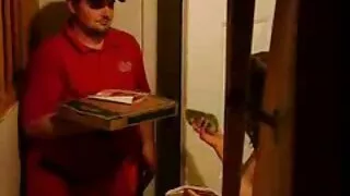 Il le nonne porche tassista convince Kira noir a scopare.