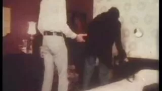 Armani nonne porche porn Black si aggancia al cliente mostrandogli la casa.