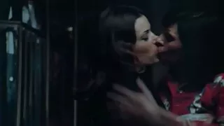 Si arrende nonne porche video al sesso con un ragazzo dai capelli ricci.