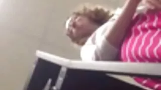 Moskvich scopa una ragazza rossa nel buco del video porno nonne porche culo.