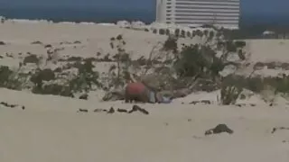 Mette la sua nonne molto porche ragazza sotto l'altra.