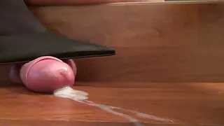 Anissa nonne porche pelose Kate Orgasmi da un dildo con un vibratore.
