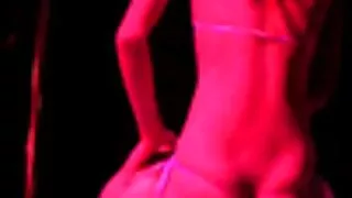 Angel Youngs punisce nonne grasse porche con uno strap-on subordinato.