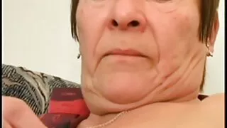 Lillian ed Erica stanno avendo una scopata interrazziale con porno nonne porche un uomo di colore.