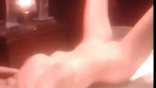 Il russo si toglie le mutande e porche nonne italiane si scopa il culo con un vibratore.