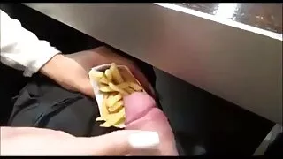 Le nonne porche italiane ragazze si baciano e si leccano.